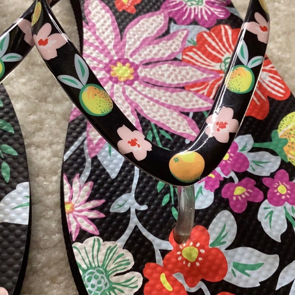 VERA BRADLEY, FRIUT & floral flip flops, NWT